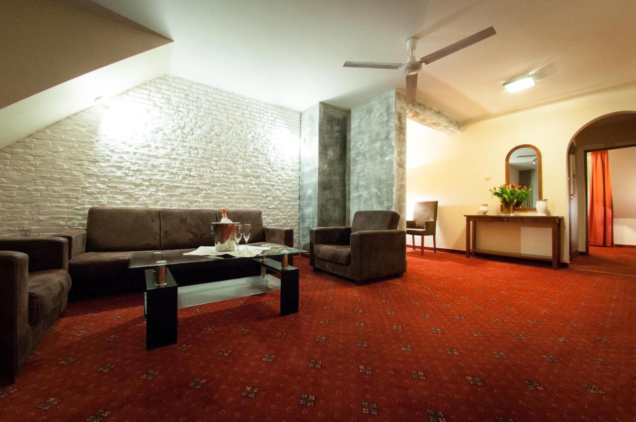 Secession Hotel Leczna Exterior photo