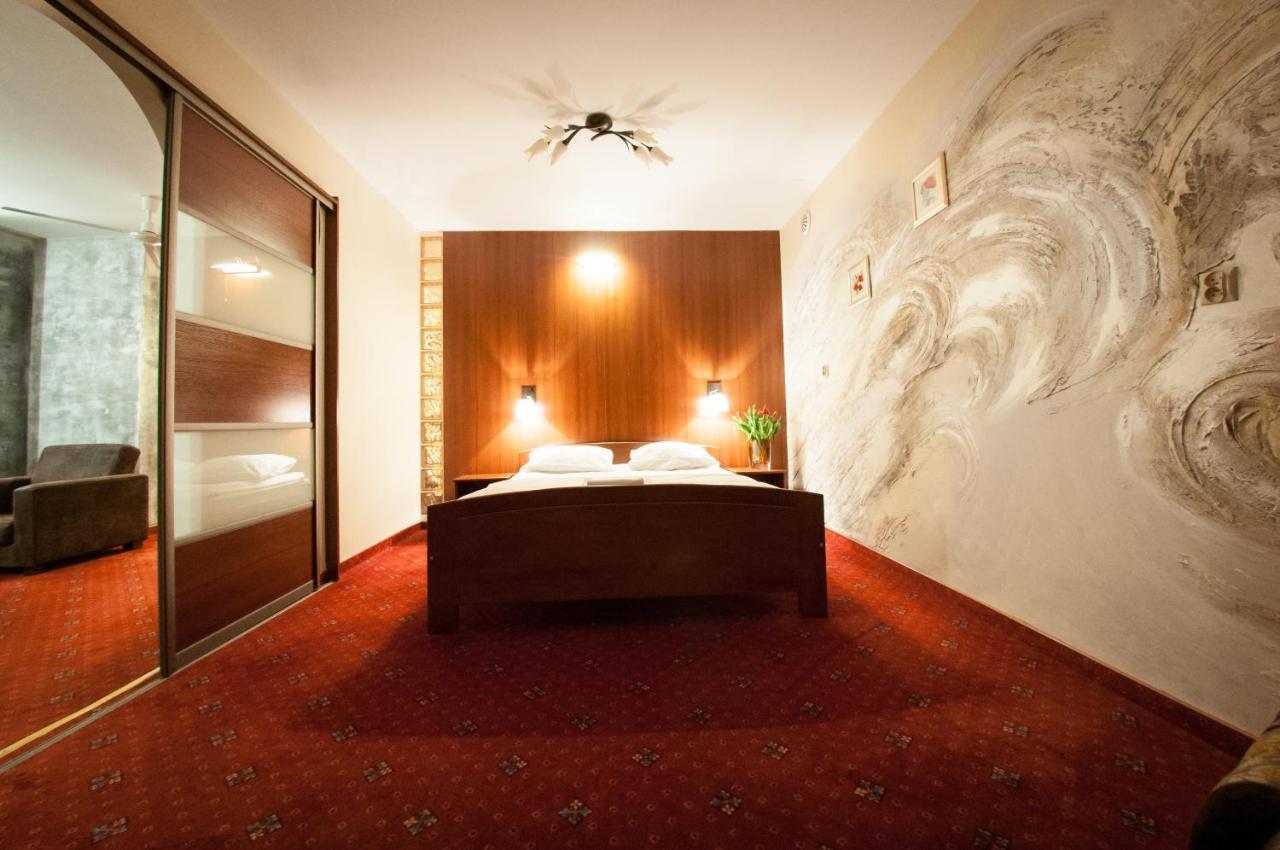 Secession Hotel Leczna Exterior photo